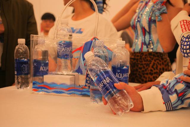 Đọ thần th&aacute;i, Ch&acirc;u B&ugrave;i v&agrave; Jolie Nguyễn, ai hơn ai? - Ảnh 30.