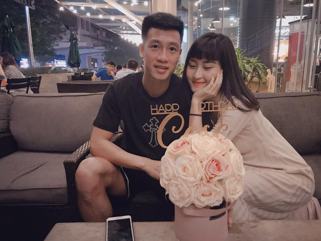 Bạn gái Huy Hùng ĐT Việt Nam tiết lộ chiêu cầu may của cầu thủ này - Ảnh 2. Bạn gái Huy Hùng ĐT Việt Nam tiết lộ chiêu cầu may của cầu thủ này - Ảnh 2.