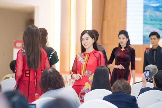 Tiết lộ điều chưa biết về Hoa hậu Ngọc Hân, Phí Linh, Á hậu Phương Nga - Ảnh 6. Tiết lộ điều chưa biết về Hoa hậu Ngọc Hân, Phí Linh, Á hậu Phương Nga - Ảnh 6.