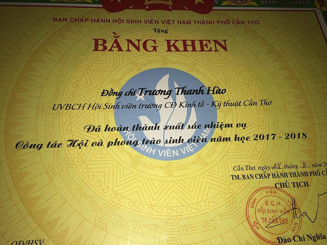 Nam sinh Khơ Me khát khao giúp buôn làng thoát cảnh nghèo đói - Ảnh 6. Nam sinh Khơ Me khát khao giúp buôn làng thoát cảnh nghèo đói - Ảnh 6.