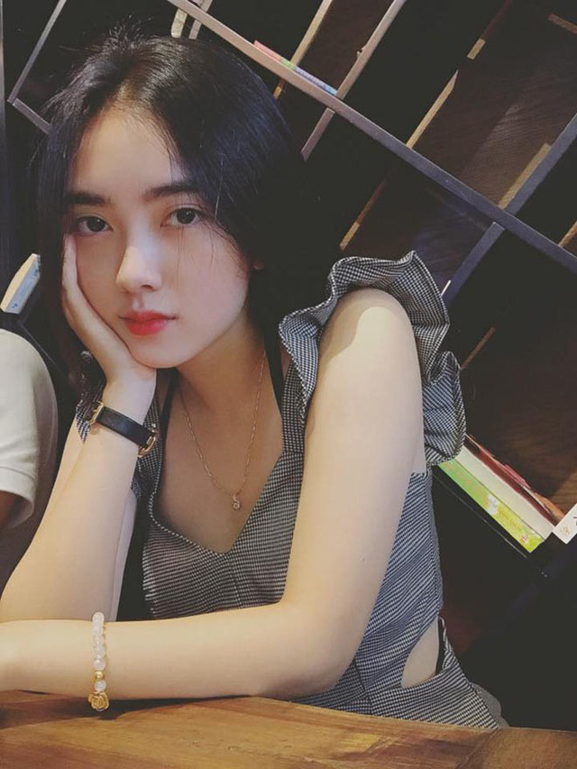 Một nửa xinh đẹp của cầu thủ có gương mặt giải trí nhất tuyển Việt Nam - Ảnh 6. Một nửa xinh đẹp của cầu thủ có gương mặt giải trí nhất tuyển Việt Nam - Ảnh 6.