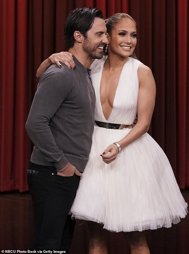 Jennifer Lopez gợi cảm với váy xẻ sâu - Ảnh 8. Jennifer Lopez gợi cảm với váy xẻ sâu - Ảnh 8.