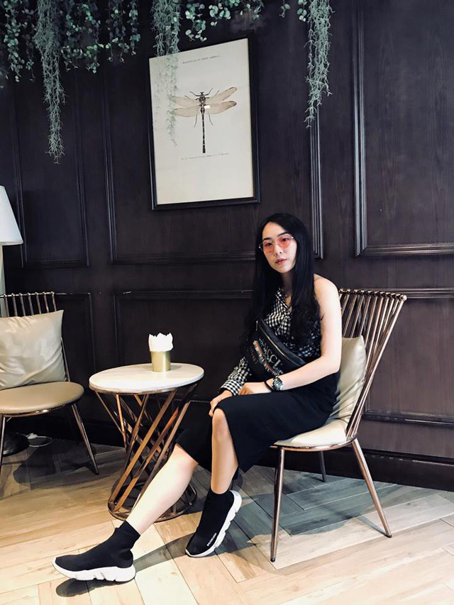 Nữ tiếp viên xinh đẹp mang 2 dòng máu Việt - Hoa, sở hữu thân hình nuột nà - Ảnh 16. Nữ tiếp viên xinh đẹp mang 2 dòng máu Việt - Hoa, sở hữu thân hình nuột nà - Ảnh 16.