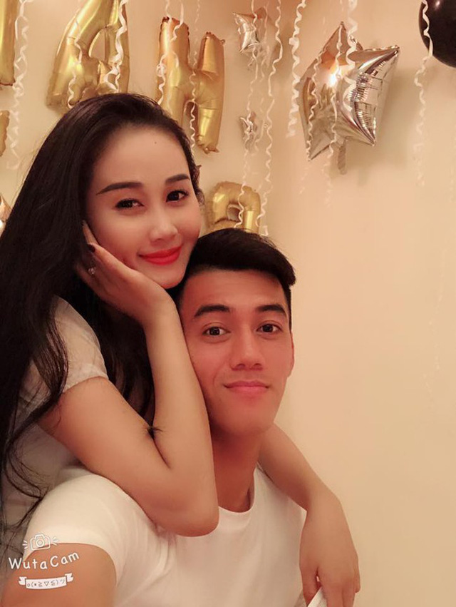 Quế Ngọc Hải, Nguyễn Tiến Linh xiêu lòng hai hot girl xinh nhất thành Vinh - Ảnh 4. Quế Ngọc Hải, Nguyễn Tiến Linh xiêu lòng hai hot girl xinh nhất thành Vinh - Ảnh 4.