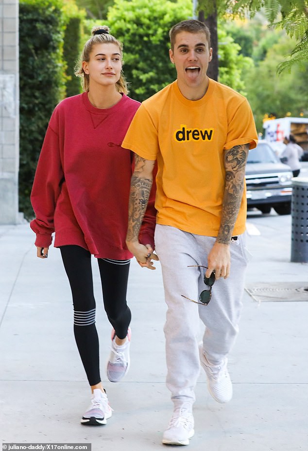 Vợ chồng Justin Bieber vui vẻ ra phố - Ảnh 2. Vợ chồng Justin Bieber vui vẻ ra phố - Ảnh 2.