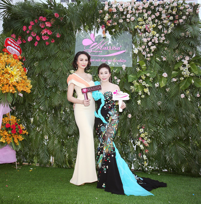 Dàn Hoa hậu, Á hậu Việt cổ vũ Đội tuyển VN trước trận chung kết lịch sử - Ảnh 12.