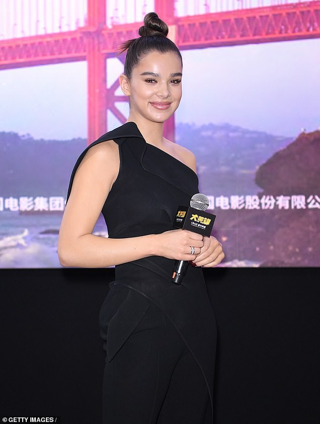 Hailee Steinfeld xinh đẹp tại Bắc Kinh - Ảnh 4. Hailee Steinfeld xinh đẹp tại Bắc Kinh - Ảnh 4.