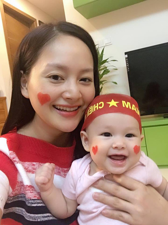 Sao Việt đi bão chúc mừng tuyển Việt Nam lên ngôi vô địch AFF Cup 2018 - Ảnh 30. Sao Việt đi bão chúc mừng tuyển Việt Nam lên ngôi vô địch AFF Cup 2018 - Ảnh 30.