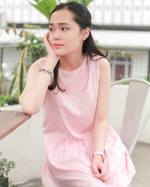Hai chị em ruột là vợ và bạn gái tuyển thủ Việt Nam khoe sắc tại SVĐ Mỹ Đình - Ảnh 26. Hai chị em ruột là vợ và bạn gái tuyển thủ Việt Nam khoe sắc tại SVĐ Mỹ Đình - Ảnh 26.