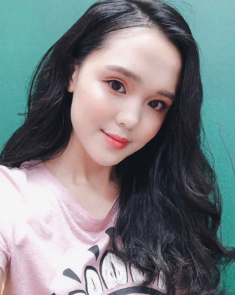 Hai chị em ruột là vợ và bạn gái tuyển thủ Việt Nam khoe sắc tại SVĐ Mỹ Đình - Ảnh 30. Hai chị em ruột là vợ và bạn gái tuyển thủ Việt Nam khoe sắc tại SVĐ Mỹ Đình - Ảnh 30.