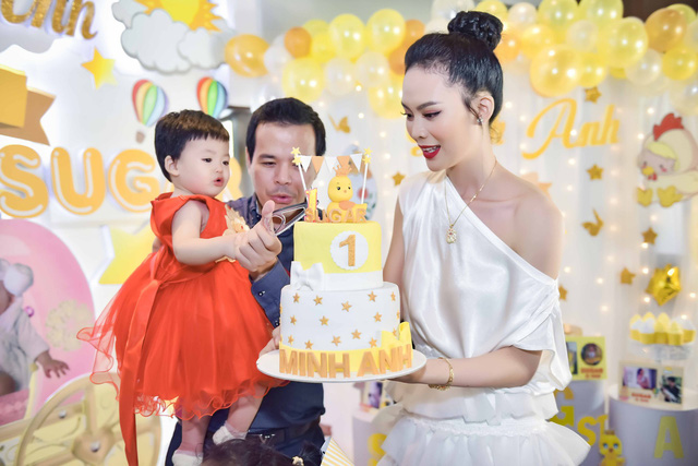 Hoa hậu đám cưới xa hoa với đại gia mía đường làm sinh nhật hoành tráng cho con - Ảnh 2. Hoa hậu đám cưới xa hoa với đại gia mía đường làm sinh nhật hoành tráng cho con - Ảnh 2.
