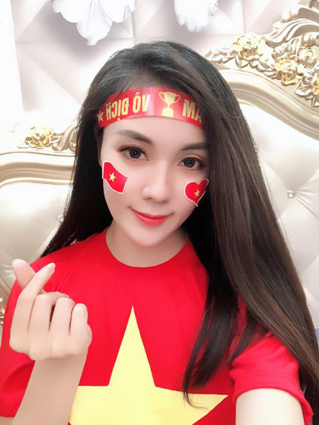 “Hot girl giảng viên” gây chú ý khi ra sân cổ vũ ĐT Việt Nam - Ảnh 6. “Hot girl giảng viên” gây chú ý khi ra sân cổ vũ ĐT Việt Nam - Ảnh 6.