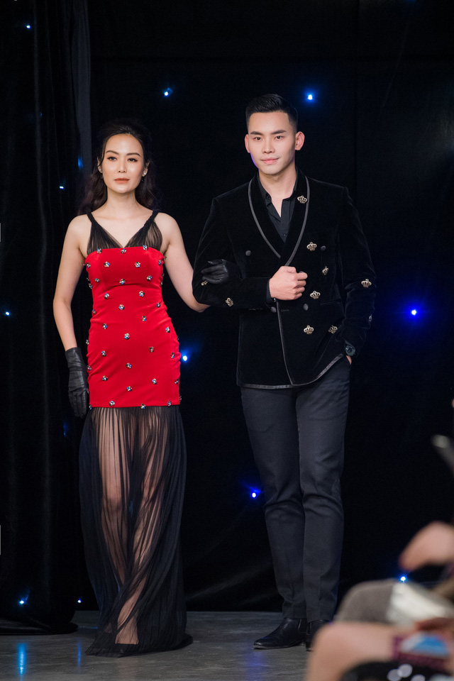 Hoa hậu Thu Thuỷ làm vedette đọ dáng sexy nóng bỏng với bà xã Tuấn Hưng, Maya - Ảnh 2. Hoa hậu Thu Thuỷ làm vedette đọ dáng sexy nóng bỏng với bà xã Tuấn Hưng, Maya - Ảnh 2.