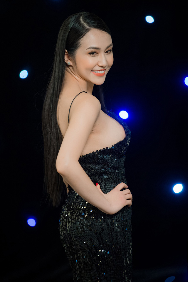 Hoa hậu Thu Thuỷ làm vedette đọ dáng sexy nóng bỏng với bà xã Tuấn Hưng, Maya - Ảnh 14. Hoa hậu Thu Thuỷ làm vedette đọ dáng sexy nóng bỏng với bà xã Tuấn Hưng, Maya - Ảnh 14.