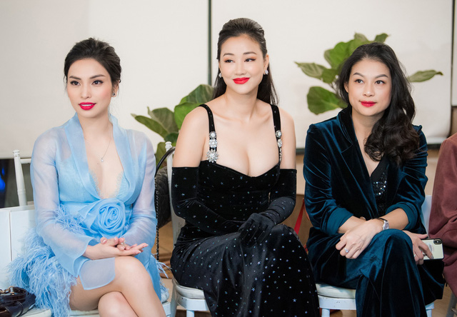 Hoa hậu Thu Thuỷ làm vedette đọ dáng sexy nóng bỏng với bà xã Tuấn Hưng, Maya - Ảnh 36. Hoa hậu Thu Thuỷ làm vedette đọ dáng sexy nóng bỏng với bà xã Tuấn Hưng, Maya - Ảnh 36.