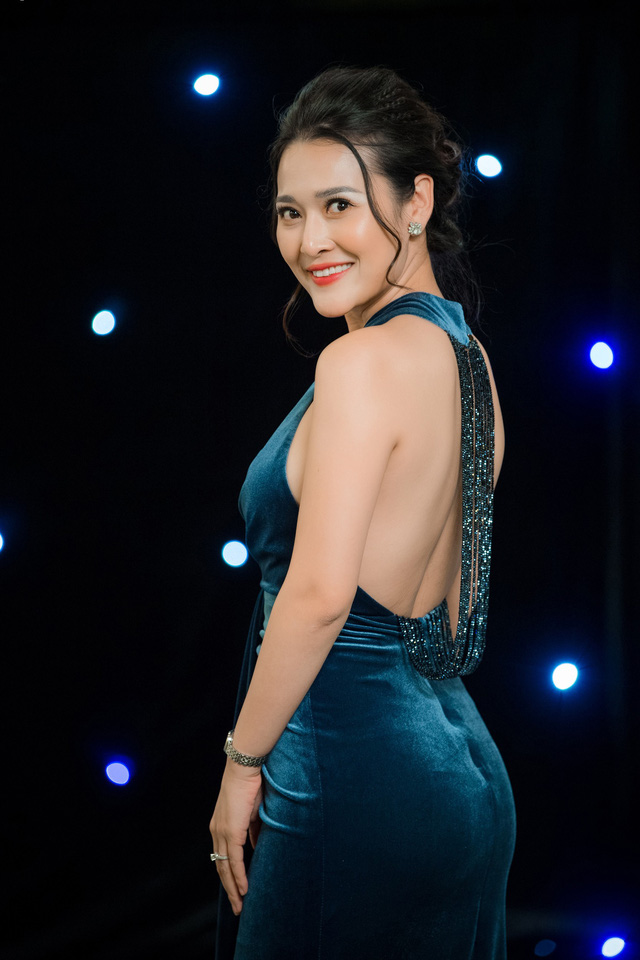 Hoa hậu Thu Thuỷ làm vedette đọ dáng sexy nóng bỏng với bà xã Tuấn Hưng, Maya - Ảnh 38. Hoa hậu Thu Thuỷ làm vedette đọ dáng sexy nóng bỏng với bà xã Tuấn Hưng, Maya - Ảnh 38.