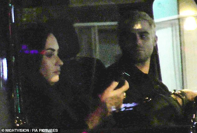 Demi Lovato có bạn trai mới? - Ảnh 2. Demi Lovato có bạn trai mới? - Ảnh 2.