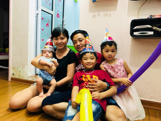 Bức ảnh thú vị gia đình 10 năm 2 lần ăn mừng vô địch AFF Cup - Ảnh 4. Bức ảnh thú vị gia đình 10 năm 2 lần ăn mừng vô địch AFF Cup - Ảnh 4.