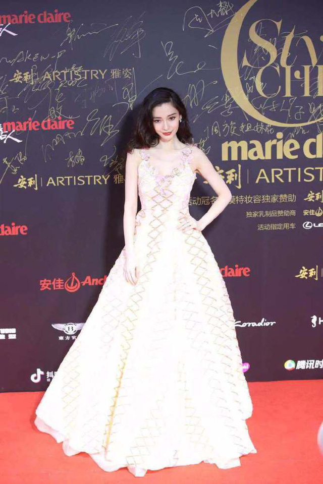 Dương Mịch đọ dáng cùng Angelababy - Ảnh 12. Dương Mịch đọ dáng cùng Angelababy - Ảnh 12.