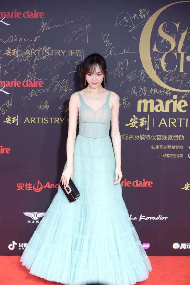 Dương Mịch đọ dáng cùng Angelababy - Ảnh 26. Dương Mịch đọ dáng cùng Angelababy - Ảnh 26.