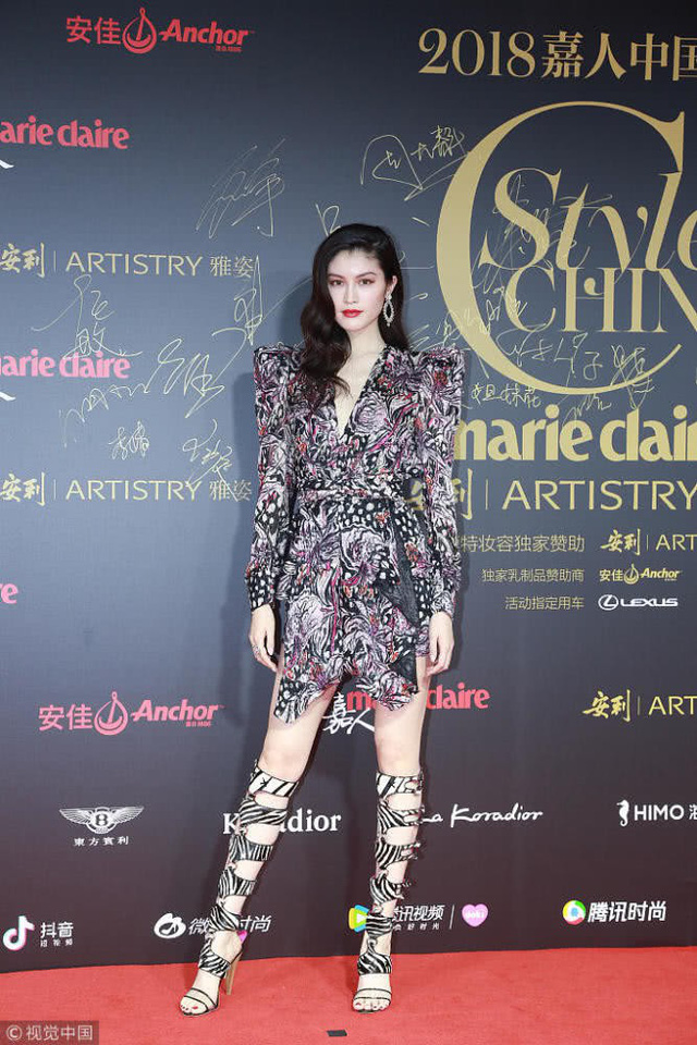 Dương Mịch đọ dáng cùng Angelababy - Ảnh 40. Dương Mịch đọ dáng cùng Angelababy - Ảnh 40.