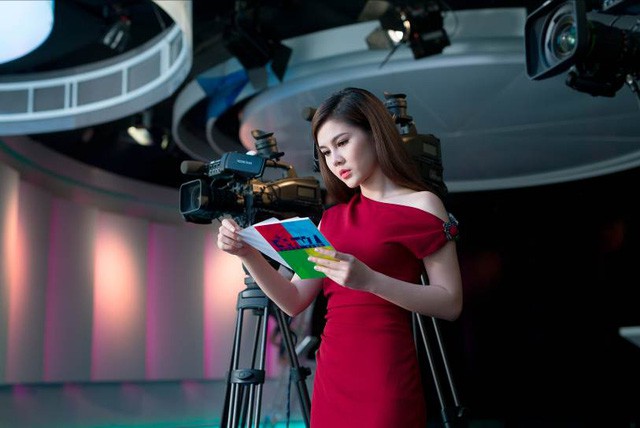 Báo Hàn Quốc khen ngợi MC xinh đẹp luôn theo sát HLV Park Hang-seo - Ảnh 6. Báo Hàn Quốc khen ngợi MC xinh đẹp luôn theo sát HLV Park Hang-seo - Ảnh 6.