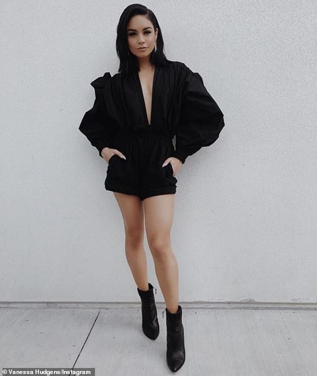 Vanessa Hudgens sành điệu đi quảng bá phim mới - Ảnh 2. Vanessa Hudgens sành điệu đi quảng bá phim mới - Ảnh 2.
