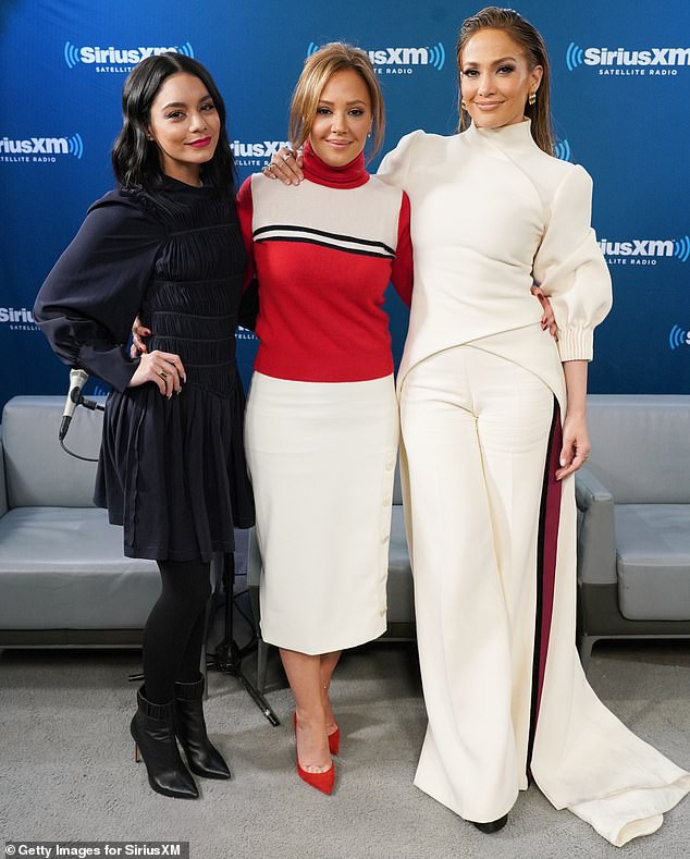 Vanessa Hudgens sành điệu đi quảng bá phim mới - Ảnh 8. Vanessa Hudgens sành điệu đi quảng bá phim mới - Ảnh 8.