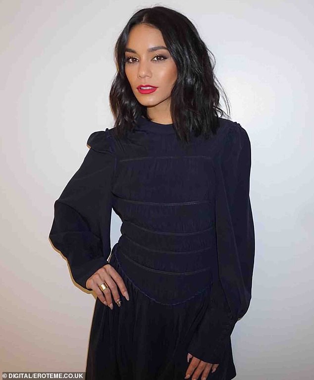 Vanessa Hudgens sành điệu đi quảng bá phim mới - Ảnh 14. Vanessa Hudgens sành điệu đi quảng bá phim mới - Ảnh 14.