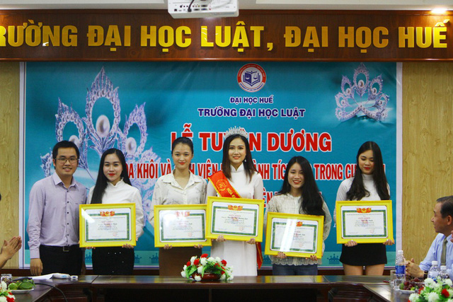 Huế: Tuyên dương, tặng thưởng tới Hoa khôi Sinh viên Việt Nam 2018 - Ảnh 10. Huế: Tuyên dương, tặng thưởng tới Hoa khôi Sinh viên Việt Nam 2018 - Ảnh 10.