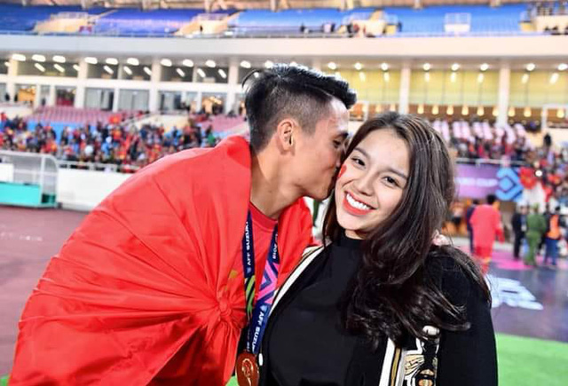 Tuyển thủ hậu vô địch AFF Cup: Người bí mật hẹn hò, người dính nghi án trục trặc - Ảnh 14. Tuyển thủ hậu vô địch AFF Cup: Người bí mật hẹn hò, người dính nghi án trục trặc - Ảnh 14.