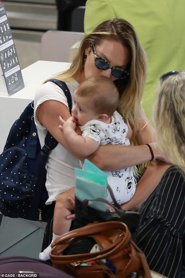 Hình ảnh giản dị của thiên thần nội y Candice Swanepoel - Ảnh 6. Hình ảnh giản dị của thiên thần nội y Candice Swanepoel - Ảnh 6.