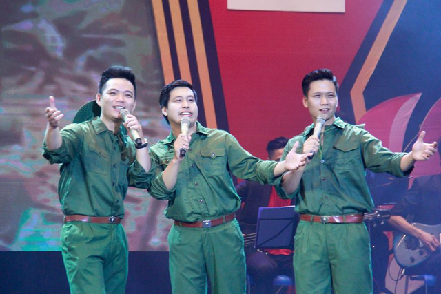 Nhiều nghệ sĩ biểu diễn chào mừng kỷ niệm ngày lễ lớn - Ảnh 6. Nhiều nghệ sĩ biểu diễn chào mừng kỷ niệm ngày lễ lớn - Ảnh 6.