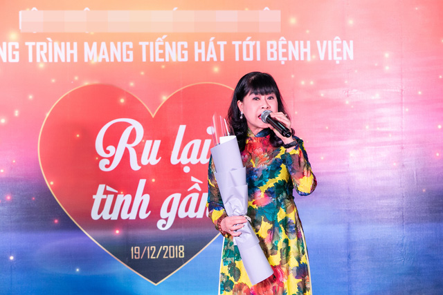 NSƯT Hồng Liên, Trà My mang âm nhạc đến với bệnh nhân ung thư - Ảnh 2. NSƯT Hồng Liên, Trà My mang âm nhạc đến với bệnh nhân ung thư - Ảnh 2.