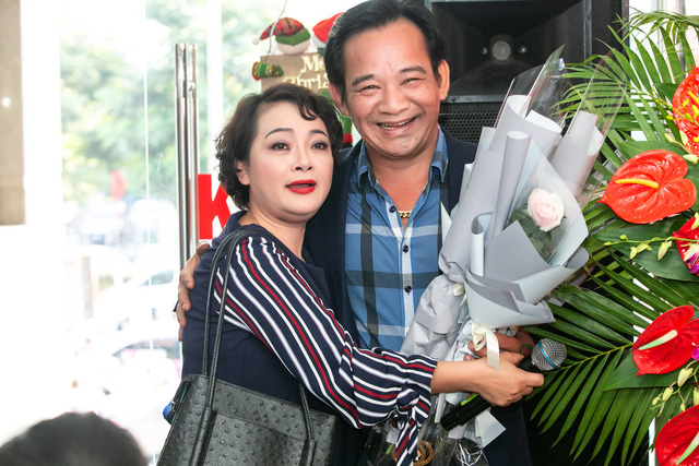 NSƯT Hồng Liên, Trà My mang âm nhạc đến với bệnh nhân ung thư - Ảnh 14. NSƯT Hồng Liên, Trà My mang âm nhạc đến với bệnh nhân ung thư - Ảnh 14.