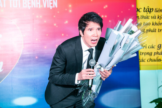NSƯT Hồng Liên, Trà My mang âm nhạc đến với bệnh nhân ung thư - Ảnh 18. NSƯT Hồng Liên, Trà My mang âm nhạc đến với bệnh nhân ung thư - Ảnh 18.