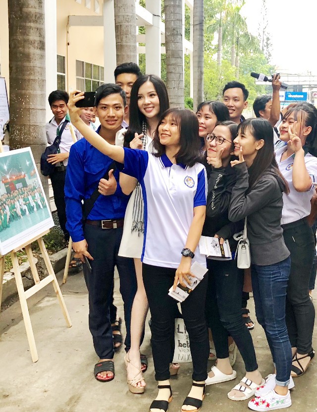 Hoa khôi Thuý Vi: “Mục tiêu sống của cuộc đời không phải là nhan sắc mà là tri thức” - Ảnh 12. Hoa khôi Thuý Vi: “Mục tiêu sống của cuộc đời không phải là nhan sắc mà là tri thức” - Ảnh 12.