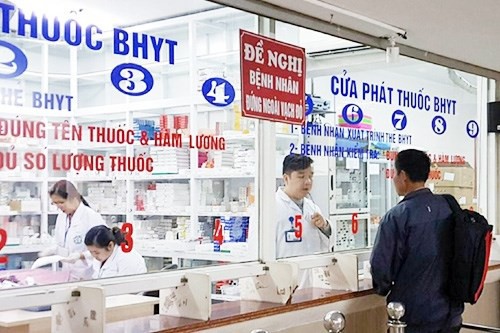 Phó Thủ tướng Vũ Đức Đam: Đẩy mạnh đấu thầu tập trung quốc gia để giảm giá thuốc - Ảnh 1.