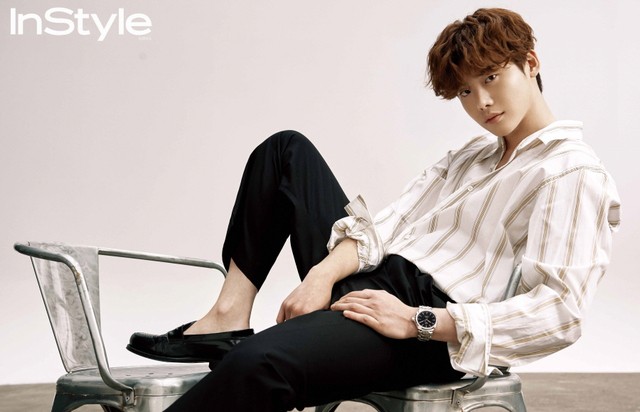 Lee Jong Suk đẹp khó cưỡng trong bộ ảnh mới - Ảnh 8.