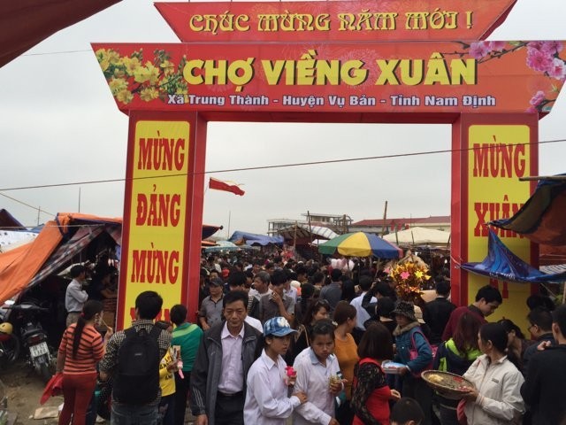 Những phiên chợ “âm phủ” đặc biệt nhất Việt Nam - Ảnh 1.