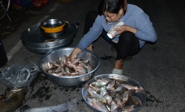 Những phiên chợ “âm phủ” đặc biệt nhất Việt Nam - Ảnh 6.