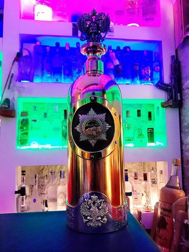 Chai vodka đắt giá nhất thế giới bị đánh cắp - Ảnh 1.