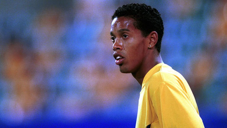 Bóng đá là hành trình thỏa niềm vui: Thế giới từng có một Ronaldinho như thế - Ảnh 9.