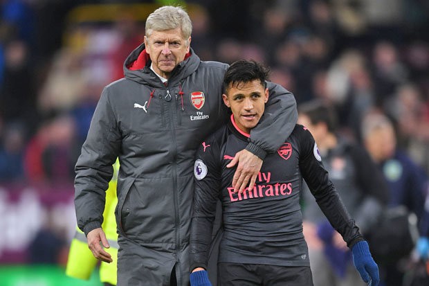 HLV Wenger lý giải việc đầy ải Sanchez giữa bão tin đồn đến Man City - Ảnh 1.