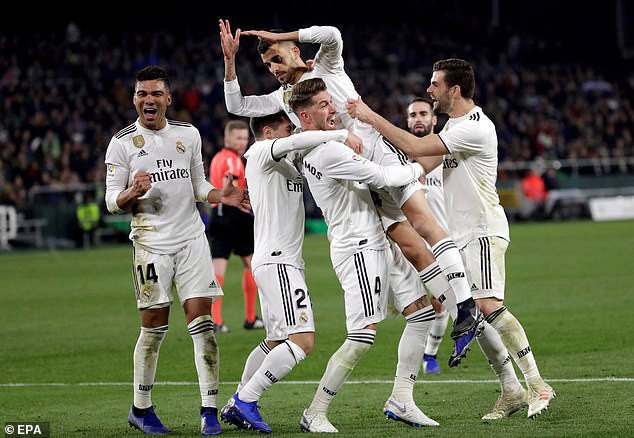 Kết quả bóng đá quốc tế đêm 13/1, rạng sáng 14/1: Tottenham Hotspur 0 – 1 Manchester United, Barcelona 3 – 0 Eibar, Real Betis 1 – 2 Real Madrid - Ảnh 4.