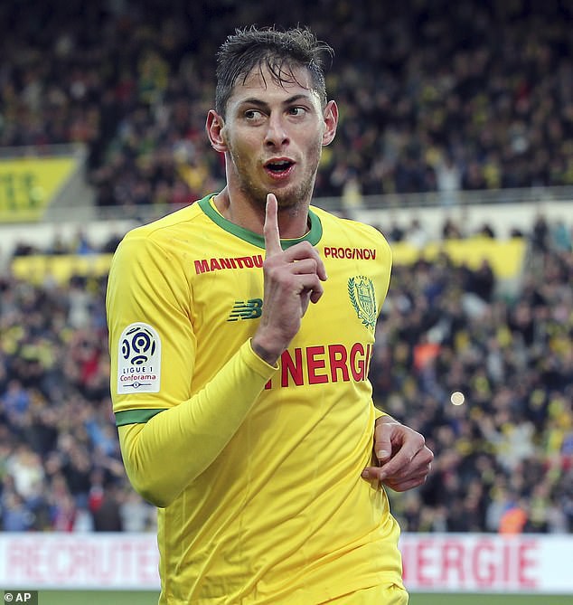 Tiết lộ những tin nhắn có thể là cuối cùng của Emiliano Sala - Ảnh 2.