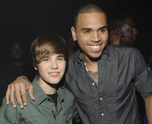 Lên tiếng ủng hộ Chris Brown, Justin Bieber khiến fan tức giận - Ảnh 1.