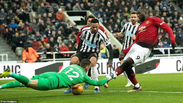 VIDEO Tổng hợp trận đấu: Newcastle Utd 0-2 Manchester Utd (V&ograve;ng 21 Ngoại hạng Anh) - Ảnh 2.