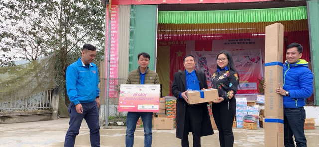 Đoàn Thanh niên Đài THVN mang Tết yêu thương tới trẻ em nghèo tỉnh Hà Giang - Ảnh 1.