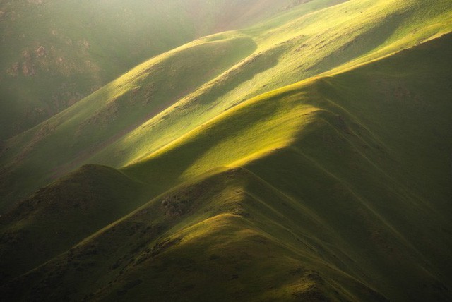 Thiên nhiên hùng vĩ ở Kyrgyzstan - Ảnh 1.